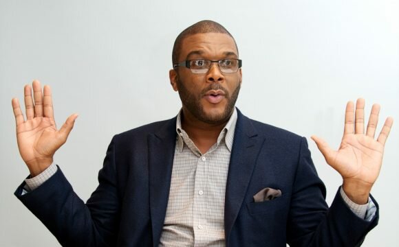 Tyler Perry praises God for father after fire